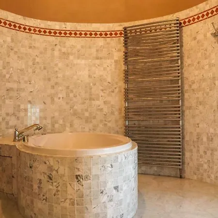 Domaine Mielmont לינה וארוחת בוקר 4*