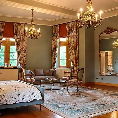 فندق مبيت وإفطار Domaine Mielmont 4*