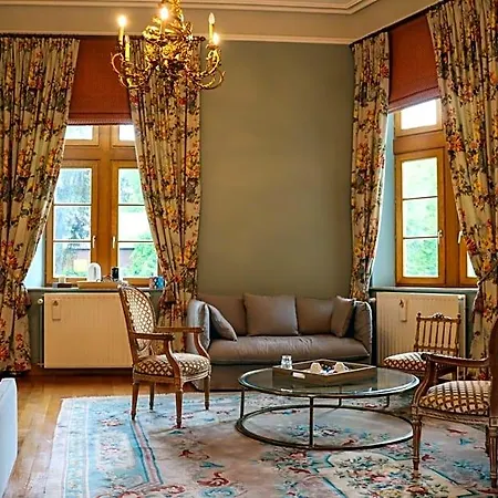 فندق مبيت وإفطار Domaine Mielmont 4*